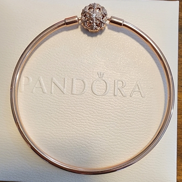 Pandora Moments Sparkling Snowflake Clasp Bangle Bracelet Rose gold plated - Picture 2 of 5